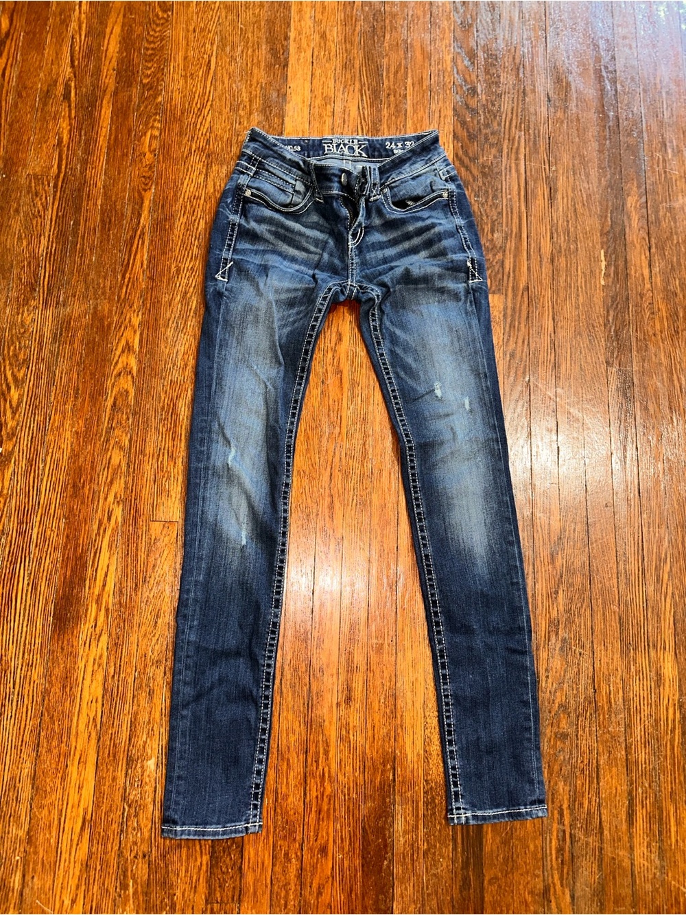 Buckle Black Women’s 24 x 32 Skinny Preppy Distressed Blue Jeans